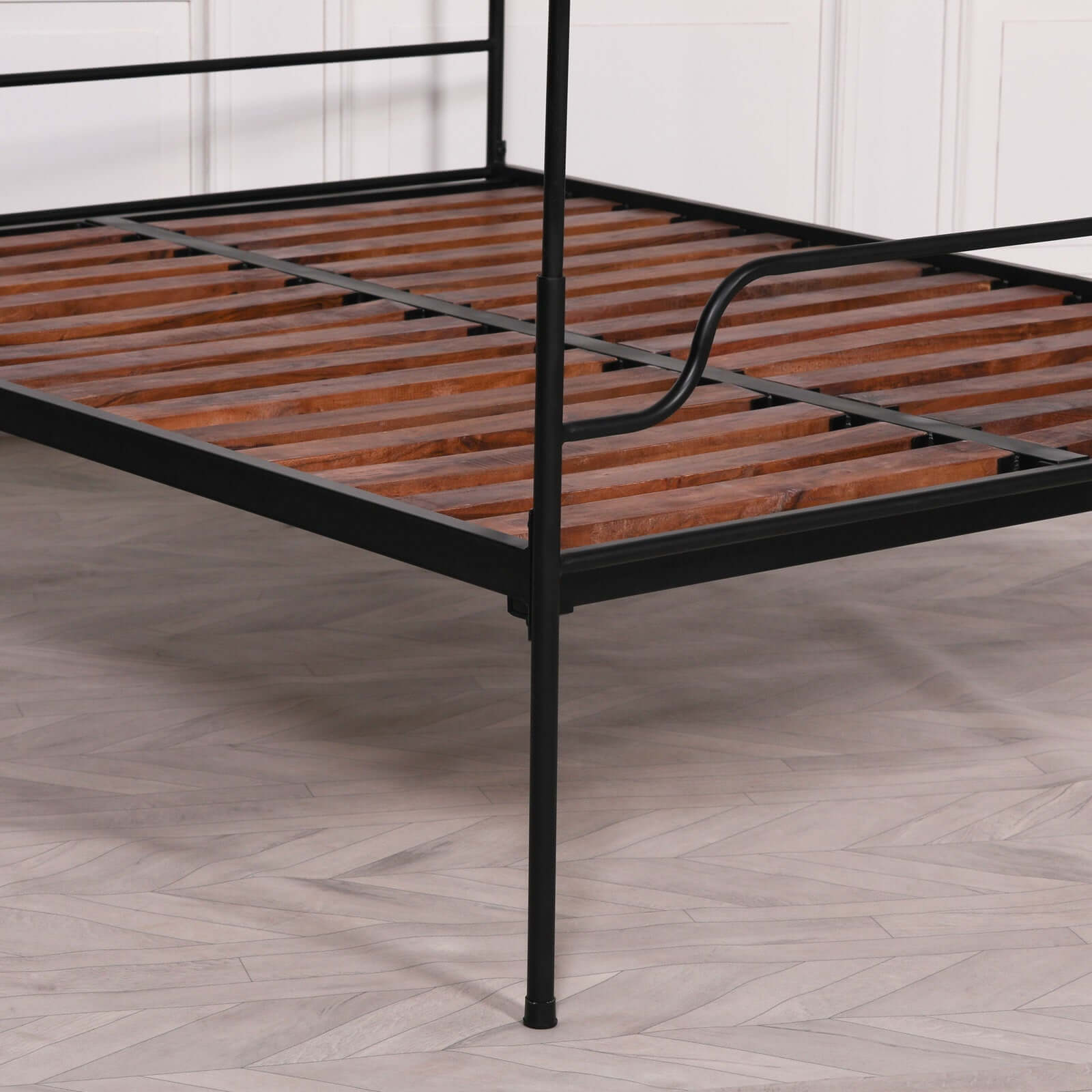 Black Iron 4ft6 Double Size Poster Bed